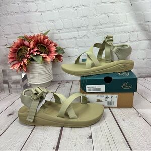 NWT Chaco cushZ sandal muted sage Womens 10 gorpcore casual outdoor hiking